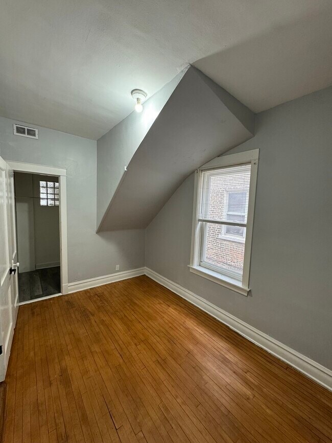 Foto del edificio - 2329 S Austin Blvd