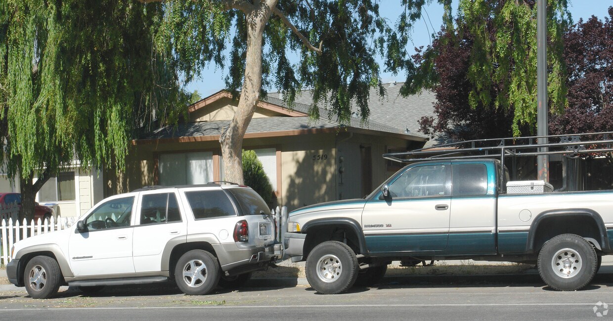 Building Photo - 5519-5521 Lean Ave