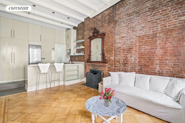 Foto del edificio - 62 W 11th St