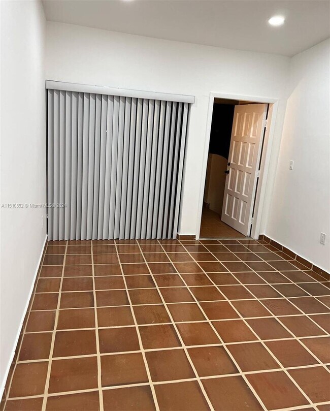 Building Photo - 6611 SW 137th Ct