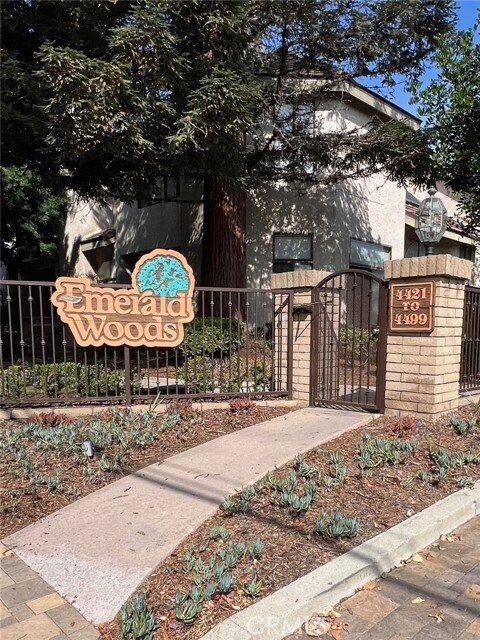 Foto del edificio - 4445 Emerald St