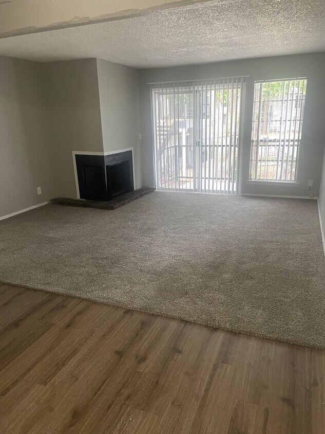 Primary Photo - 2401 E 55th Pl