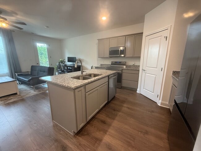Open floor plan - 1516 Mountain Quail Cir