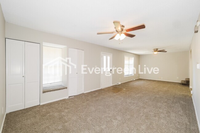 Building Photo - 3126 S Maywood Ave