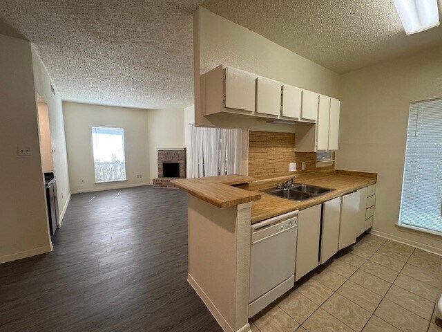 Building Photo - 8370 Jorine Dr