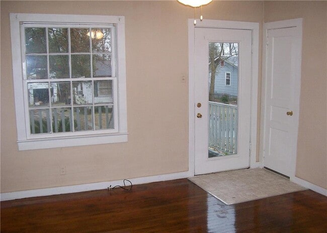 Building Photo - 35 Ryan St