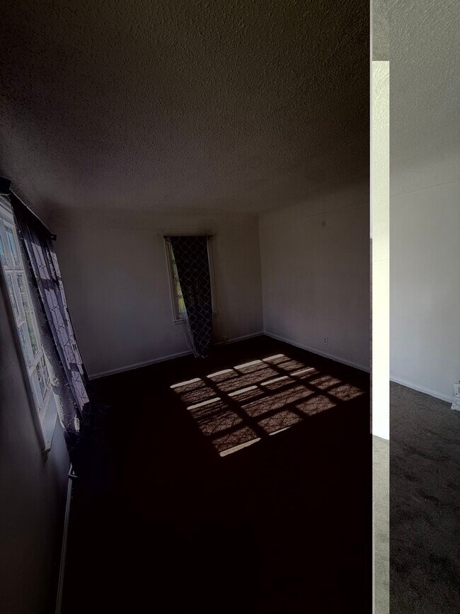 Foto del edificio - 5210 DuPont St
