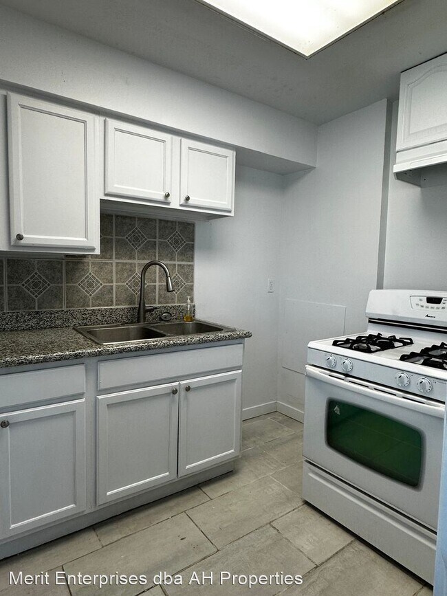 Building Photo - 2 br, 1 bath House - 14003 N PALM ST #10