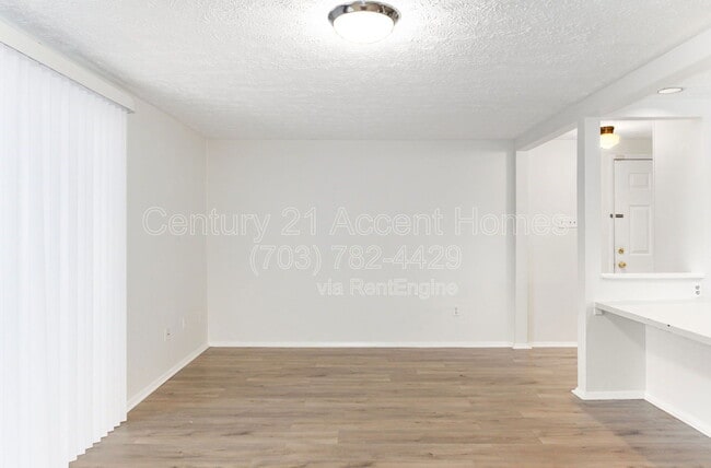 Building Photo - 4400 Groombridge Way