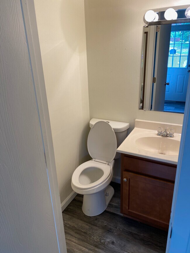 104 Hidden Cove Unit 107, Teays Valley, WV 25560 Apartments in Teays