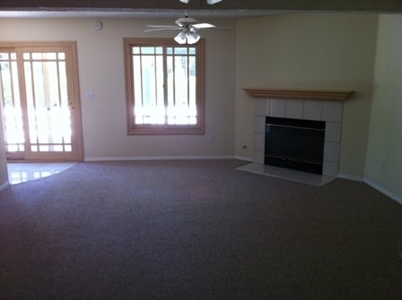 Foto del edificio - Newbury Park 4+2.5 w/family rm, 2 fireplaces, cul-de-sac! (729 La Grange)
