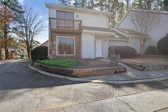 Building Photo - 1 Fairway Dr