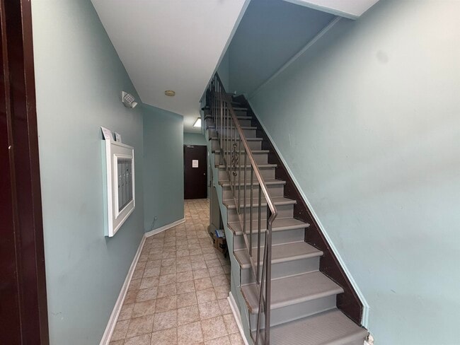 Building Photo - 433 2nd St