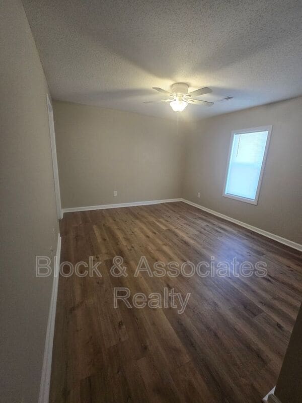 Building Photo - 601 Huger St