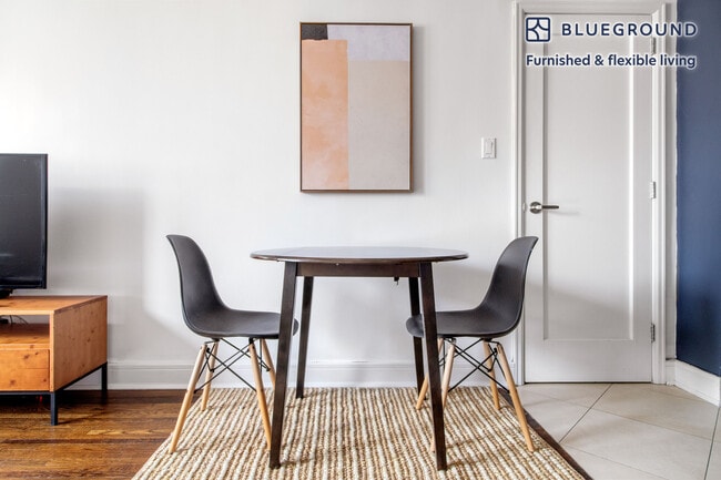 Foto del edificio - 210 W 70th St