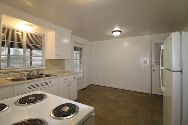 Building Photo - 2 Bedroom 1 Bath Home In The Waldo Area