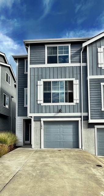 Building Photo - 1090 NW Dragonstone St