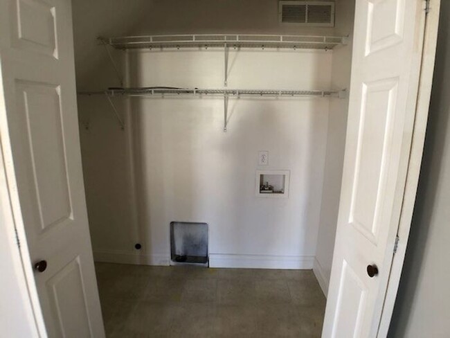 Building Photo - Cute 1 Bedroom Apartment in Berrien Springs