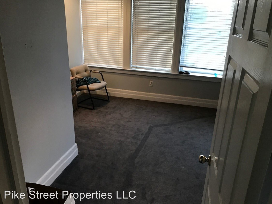 Building Photo - 1 br, 1 bath  - 67-69 W Huron 67 1/2 Huron