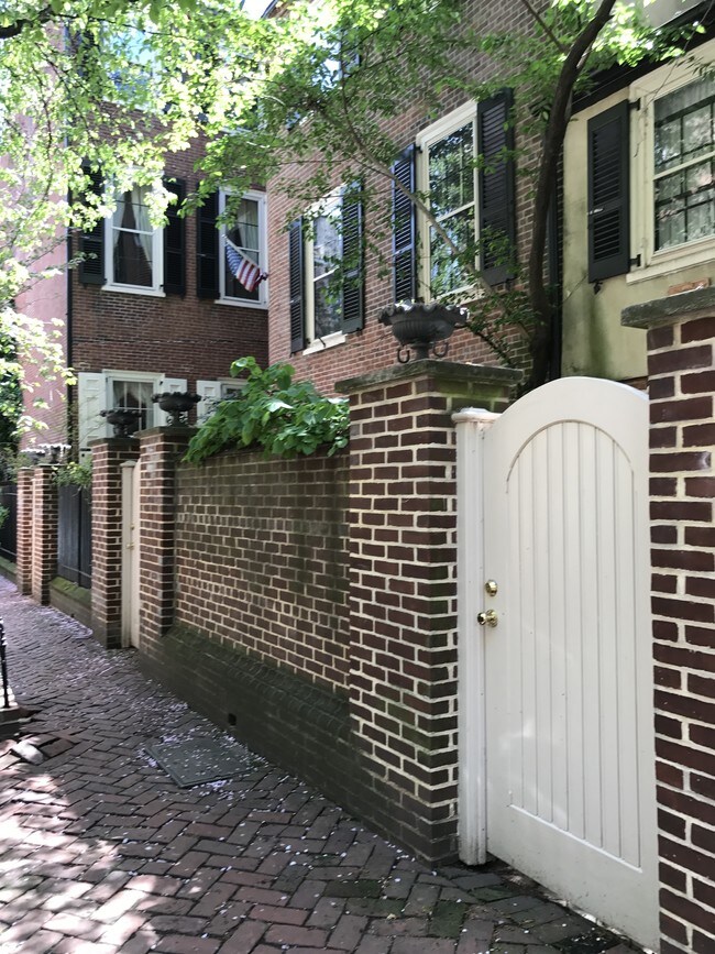 Clinton Street side - Society Hill Mansion