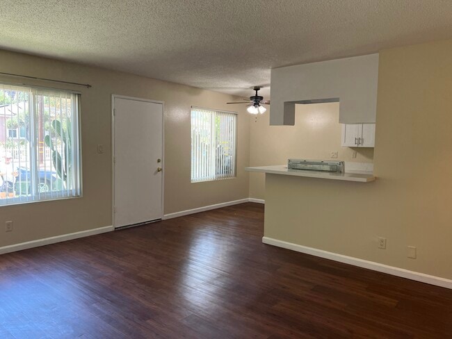 Building Photo - 1382 Loma Ave