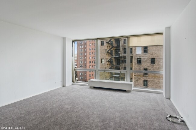 Foto del edificio - 2400 N Lakeview Ave