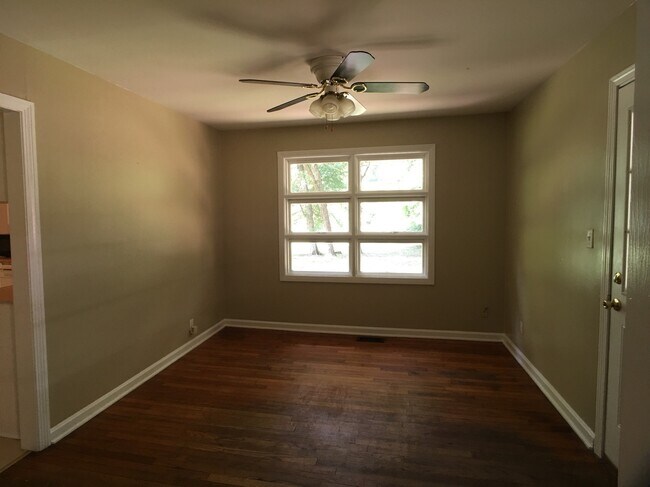 Foto del edificio - 307 32nd E Pl