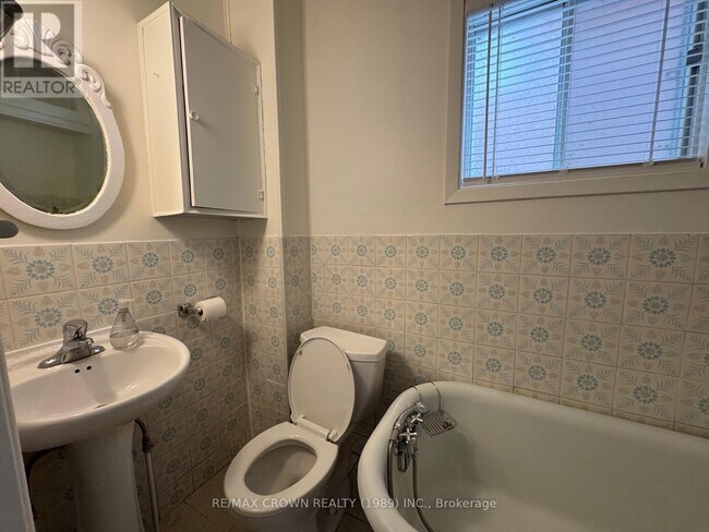 Photo du bâtiment - 657 McIntyre St W