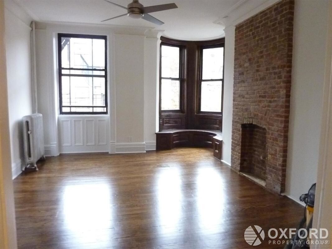 Primary Photo - 515 Clinton Ave