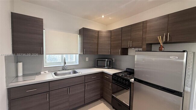 Foto del edificio - 560 NE 67th St