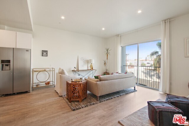 Foto del edificio - 1038 S Mariposa Ave