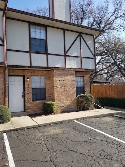 Photo - 1223 Dallas Dr Townhome