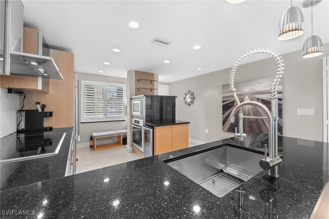 Foto del edificio - 3001 Sandpiper Bay Cir