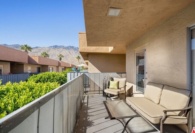 Building Photo - 400 N Sunrise Way