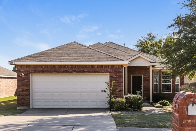 Building Photo - 2804 Hilcroft Ave