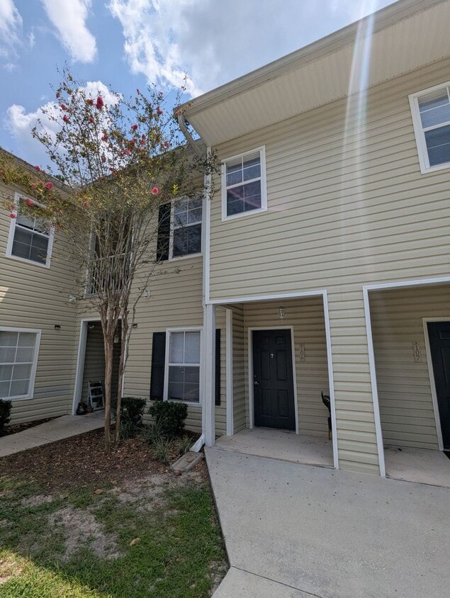 2 Bedroom / 2.5 Bathroom Townhome – Magnolia Place - 2 Bedroom / 2.5 Bathroom Townhome – Magnolia Place