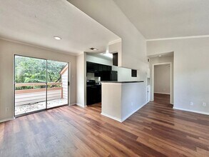 Building Photo - 7111 E Hwy 290