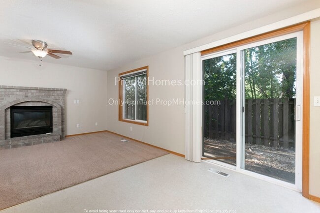 Foto del edificio - Wonderful Two-Story Home Nestled in a Tranquil Tualatin Neighborhood