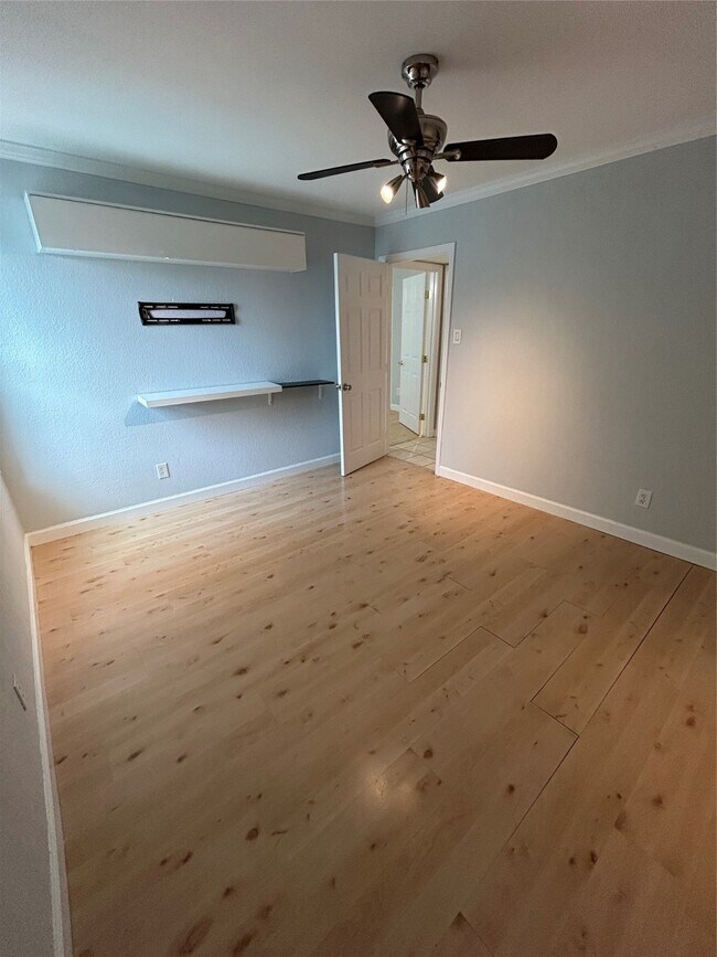 Building Photo - 5550 N Braeswood Blvd