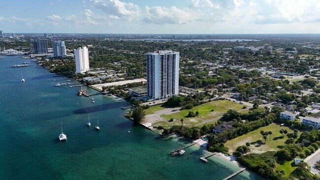 Foto del edificio - 5600 N Flagler Dr