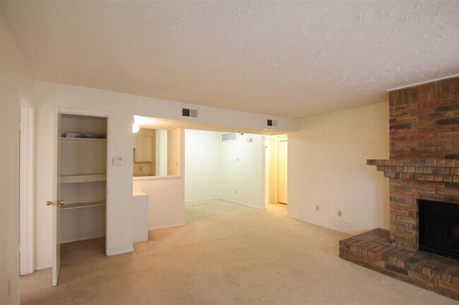 Foto del edificio - 10555 Turtlewood Ct