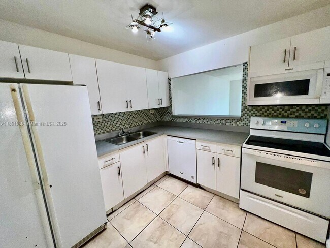 Foto del edificio - 15221 NE 6th Ave