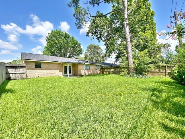 Building Photo - 16914 David Glen Dr