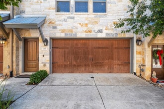 Building Photo - 1217 Highknoll Ln