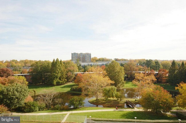 Building Photo - 10401 Grosvenor Pl