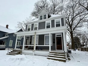 Building Photo - 732 Oakwood Ave