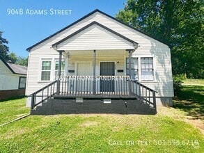 Building Photo - 904 Adams St