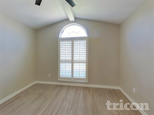 Building Photo - 1552 Glen View St