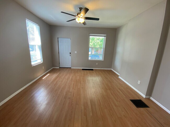 Foto del edificio - 1444 Hunter Ave