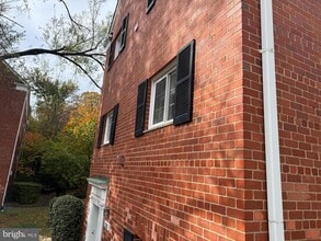 Building Photo - 3254 Valley Dr